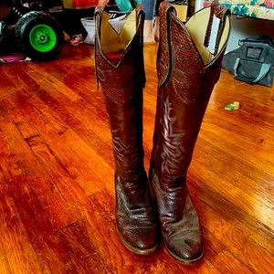 Women’s knee high lizard boots size 8